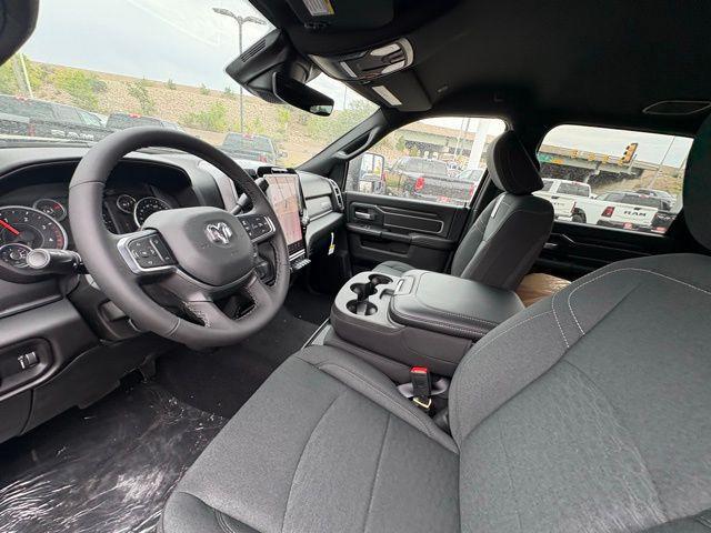 Photo of 2025 Granite Crystal Metallic Clearcoat RAM 2500