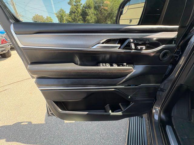 Photo of 2023 Baltic Gray Metallic Clearcoat Jeep Grand Wagoneer L