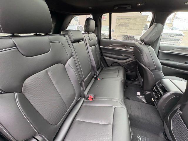 Photo of 2025 Bright White Clearcoat Jeep Grand Cherokee