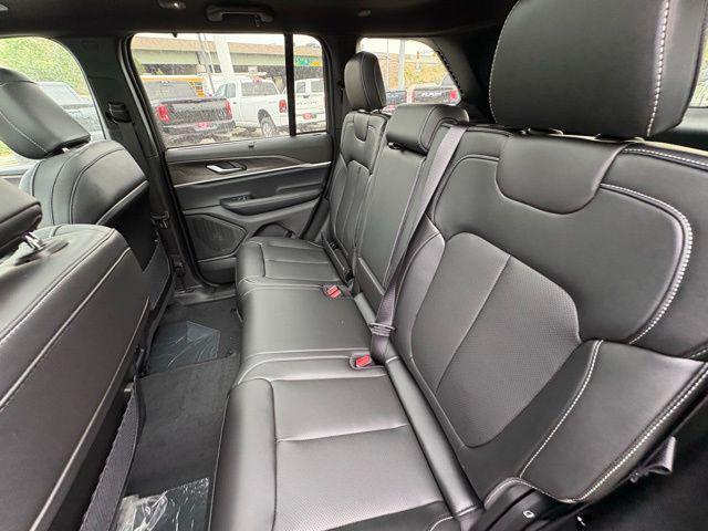 Photo of 2025 Bright White Clearcoat Jeep Grand Cherokee