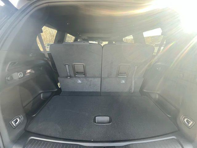 Photo of 2025 Diamond Black Crystal Pearlcoat Jeep Grand Cherokee L