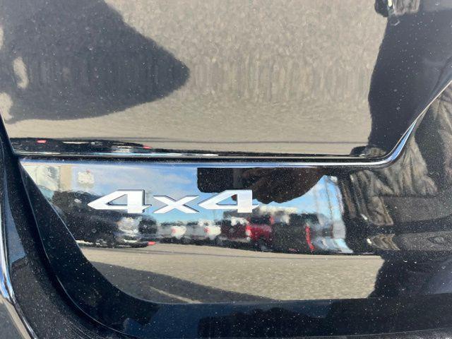Photo of 2025 Diamond Black Crystal Pearlcoat Jeep Grand Cherokee L