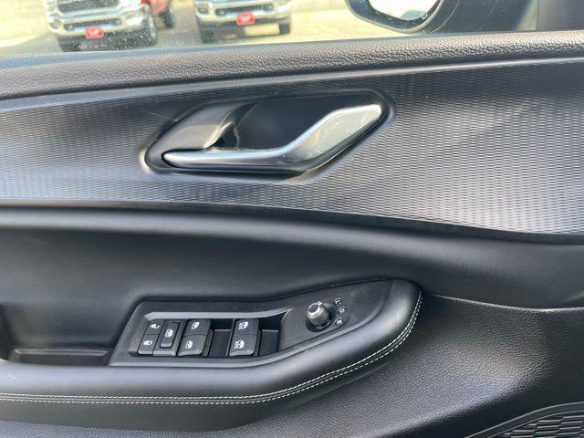 Photo of 2025 Diamond Black Crystal Pearlcoat Jeep Grand Cherokee L