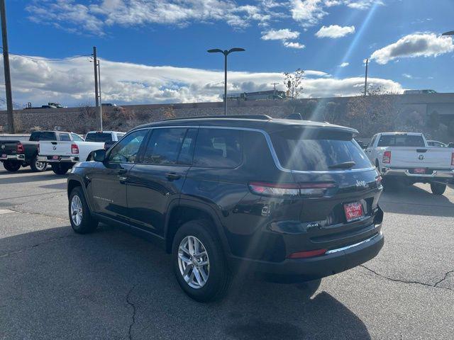 Photo of 2025 Diamond Black Crystal Pearlcoat Jeep Grand Cherokee L