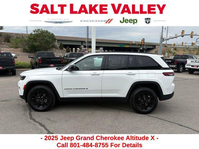 Photo of 2025 Bright White Clearcoat Jeep Grand Cherokee