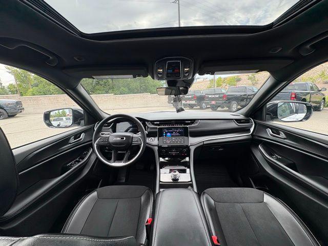 Photo of 2025 Bright White Clearcoat Jeep Grand Cherokee