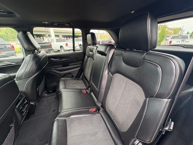 Photo of 2025 Bright White Clearcoat Jeep Grand Cherokee