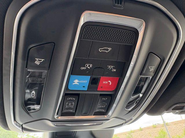 Photo of 2025 Bright White Clearcoat Jeep Grand Cherokee