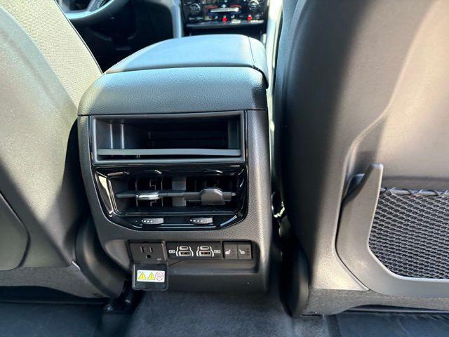 Photo of 2025 Bright White Clearcoat Jeep Grand Cherokee