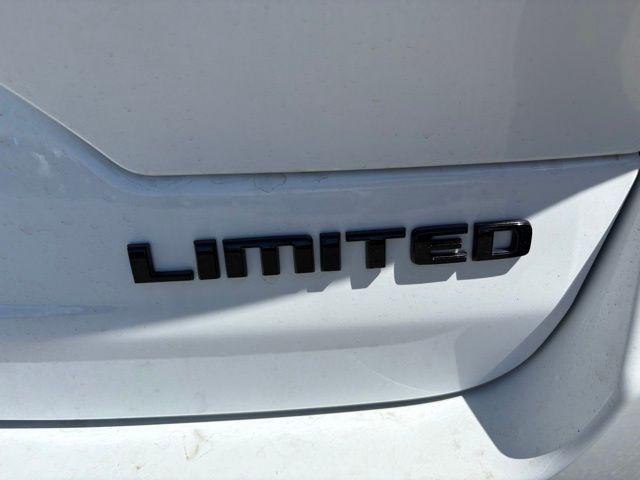 Photo of 2025 Bright White Clearcoat Jeep Grand Cherokee