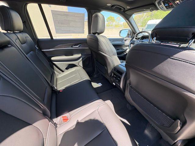 Photo of 2025 Bright White Clearcoat Jeep Grand Cherokee