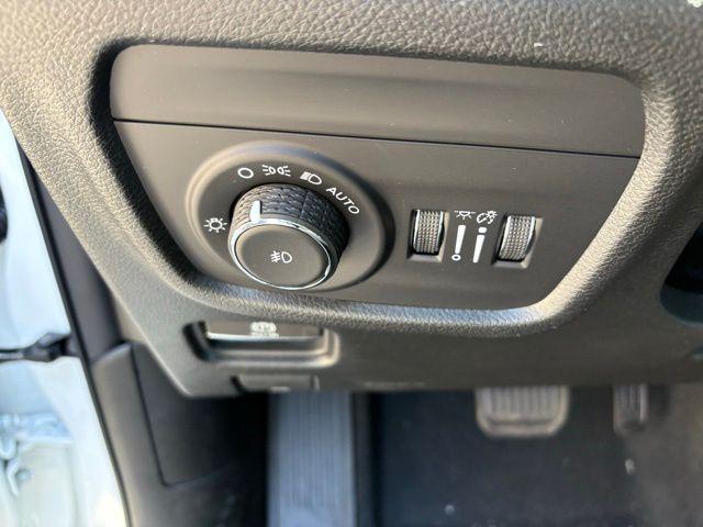 Photo of 2025 Bright White Clearcoat Jeep Grand Cherokee