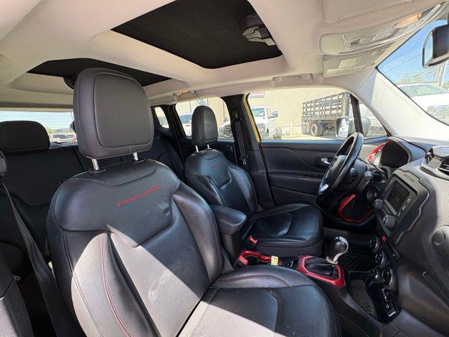 Photo of 2016 Solar Yellow Jeep Renegade