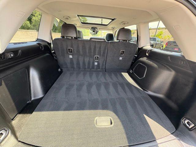 Photo of 2023 Diamond Black Crystal Pearlcoat Jeep Grand Cherokee 4xe