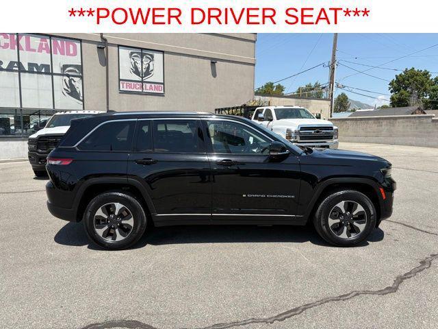 Photo of 2023 Diamond Black Crystal Pearlcoat Jeep Grand Cherokee 4xe