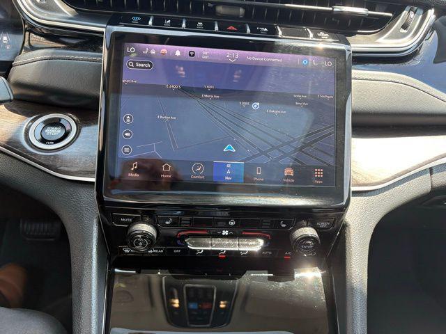 Photo of 2023 Diamond Black Crystal Pearlcoat Jeep Grand Cherokee 4xe
