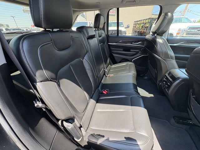 Photo of 2023 Diamond Black Crystal Pearlcoat Jeep Grand Cherokee 4xe