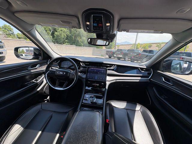 Photo of 2023 Diamond Black Crystal Pearlcoat Jeep Grand Cherokee 4xe