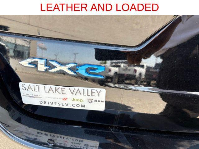 Photo of 2023 Diamond Black Crystal Pearlcoat Jeep Grand Cherokee 4xe