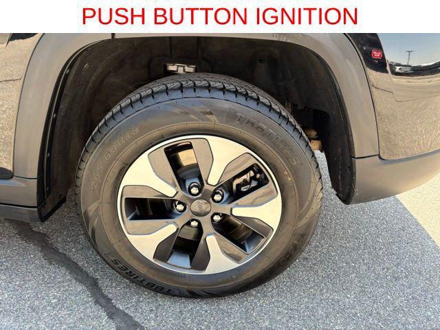 Photo of 2023 Diamond Black Crystal Pearlcoat Jeep Grand Cherokee 4xe