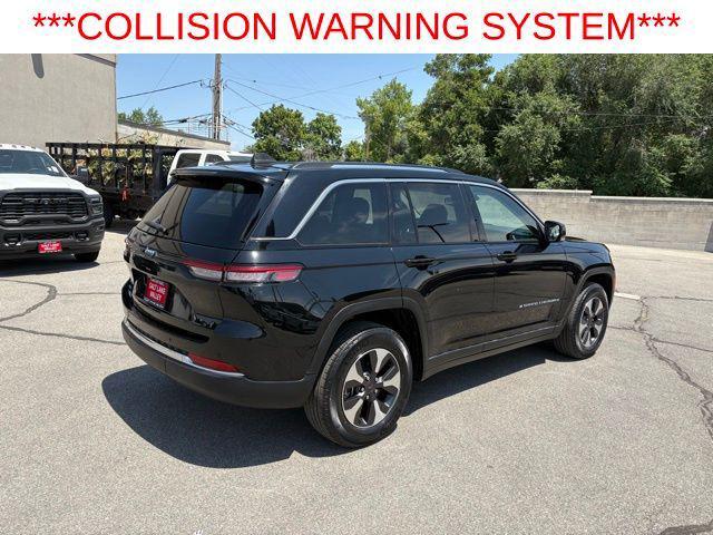 Photo of 2023 Diamond Black Crystal Pearlcoat Jeep Grand Cherokee 4xe