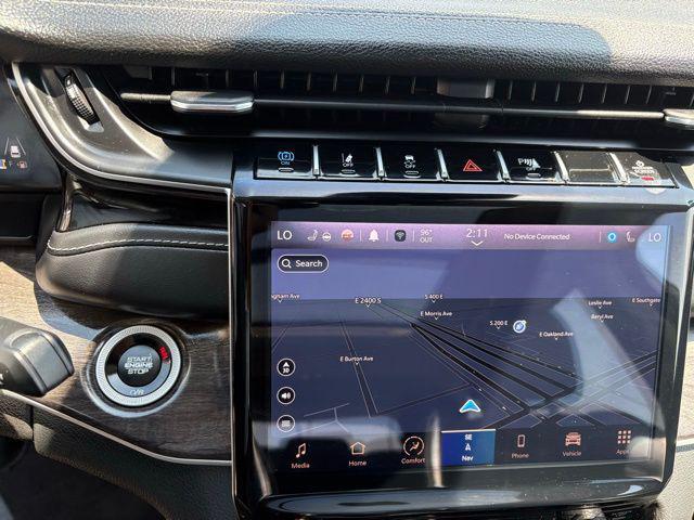 Photo of 2023 Diamond Black Crystal Pearlcoat Jeep Grand Cherokee 4xe