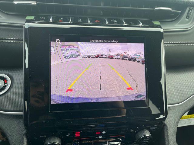 Photo of 2025 Diamond Black Crystal Pearlcoat Jeep Grand Cherokee