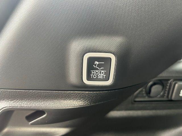 Photo of 2025 Diamond Black Crystal Pearlcoat Jeep Grand Cherokee