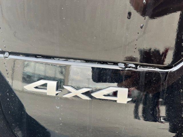 Photo of 2025 Diamond Black Crystal Pearlcoat Jeep Grand Cherokee