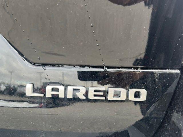 Photo of 2025 Diamond Black Crystal Pearlcoat Jeep Grand Cherokee