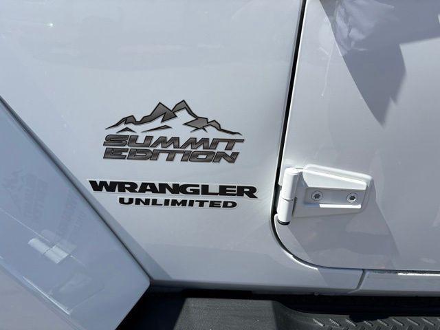 Photo of 2012 Bright White Clearcoat Jeep Wrangler Unlimited