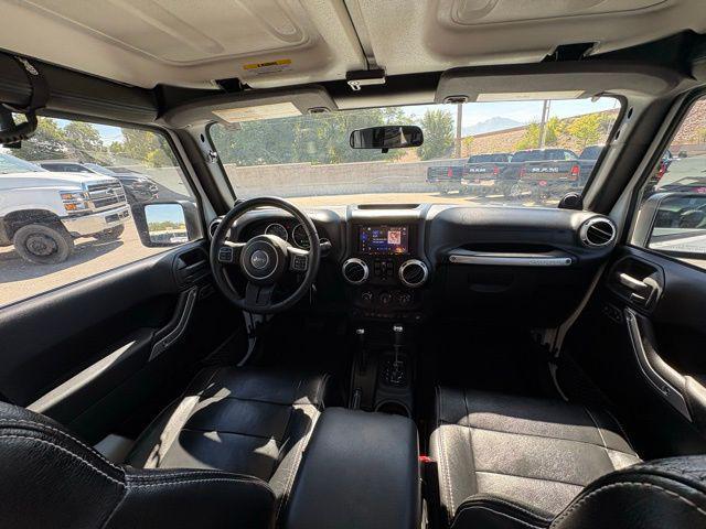 Photo of 2012 Bright White Clearcoat Jeep Wrangler Unlimited