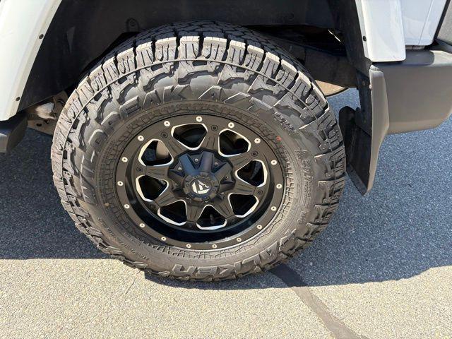 Photo of 2012 Bright White Clearcoat Jeep Wrangler Unlimited