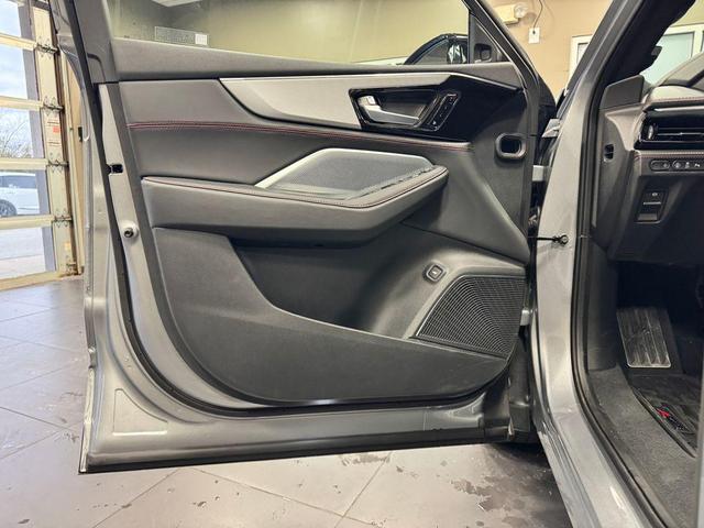 Photo of 2026 Solar Silver Metallic Acura MDX