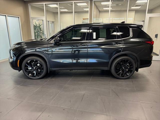Photo of 2022 Black Mitsubishi Outlander