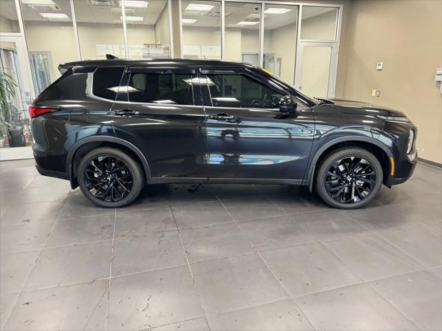 Photo of 2022 Black Mitsubishi Outlander