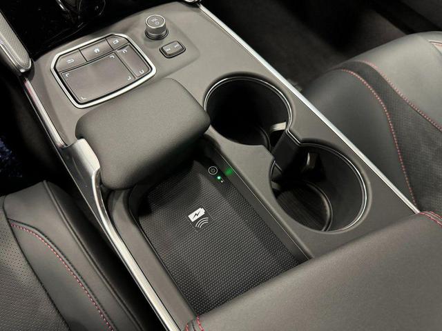 Photo of 2025 Platinum White Pearl Acura TLX
