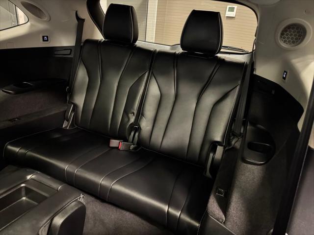 Photo of 2024 Platinum White Pearl Acura MDX