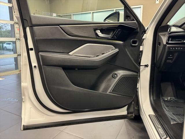 Photo of 2024 Platinum White Pearl Acura MDX