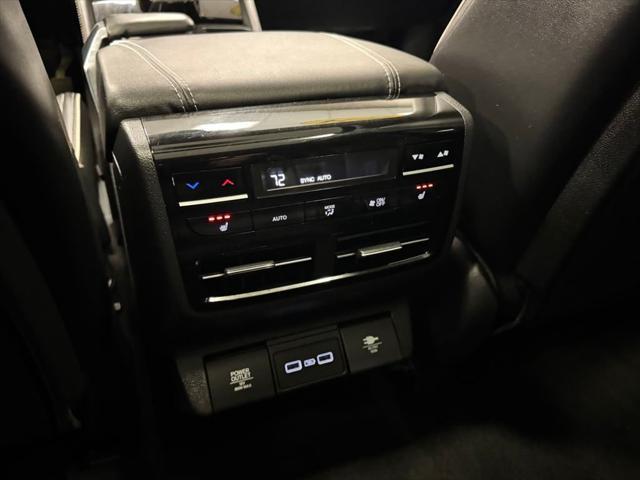 Photo of 2024 Platinum White Pearl Acura MDX