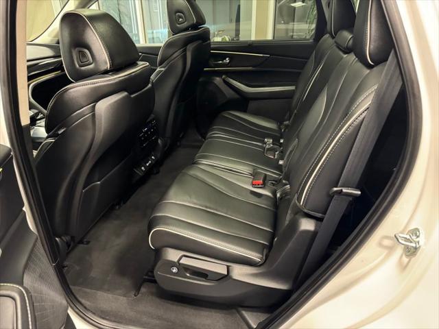 Photo of 2024 Platinum White Pearl Acura MDX