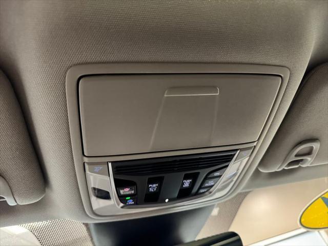 Photo of 2024 Platinum White Pearl Acura MDX