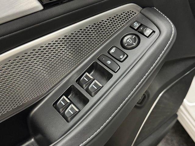 Photo of 2023 Platinum White Pearl Acura MDX