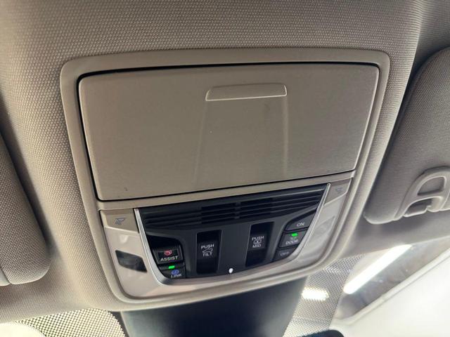Photo of 2023 Platinum White Pearl Acura MDX