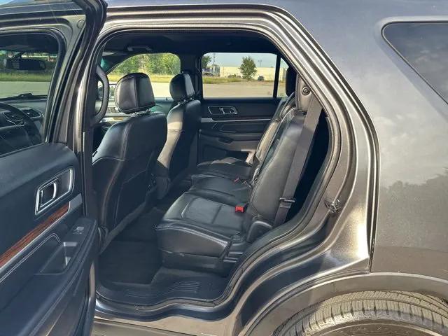Photo of 2016 Gray Ford Explorer