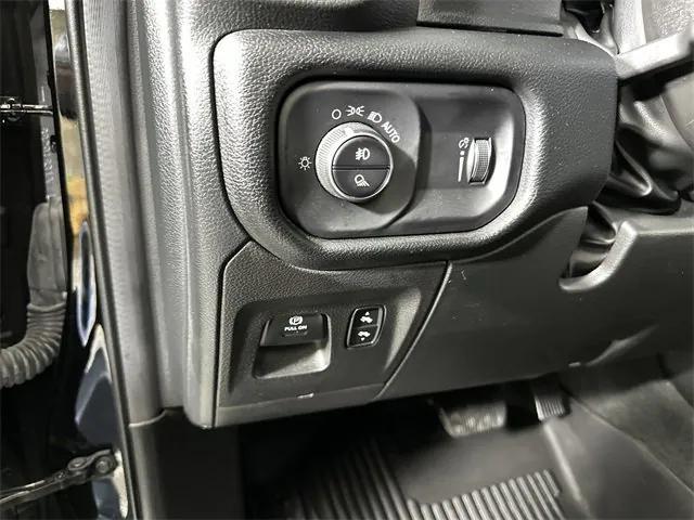 Photo of 2022 Diamond Black Crystal Pearlcoat RAM 1500