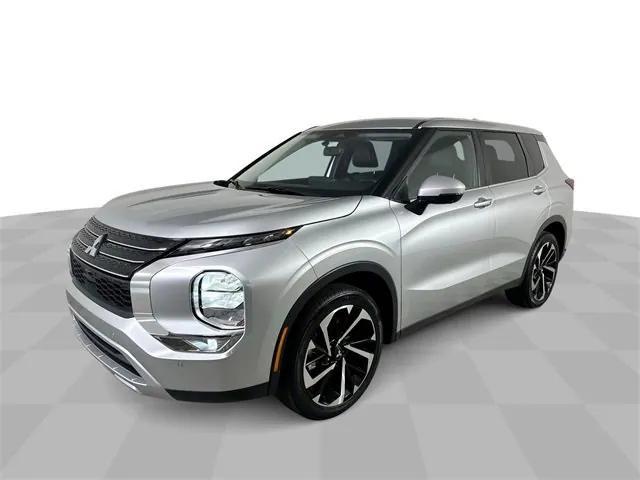 Photo of 2024 White Diamond Mitsubishi Outlander