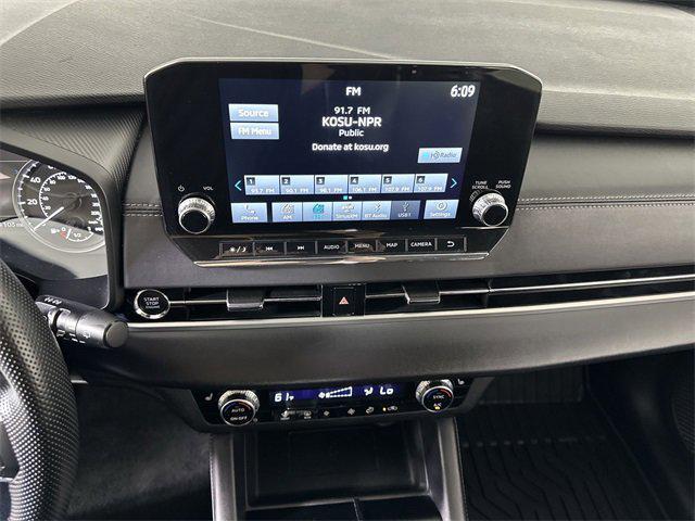 Photo of 2024 White Diamond Mitsubishi Outlander