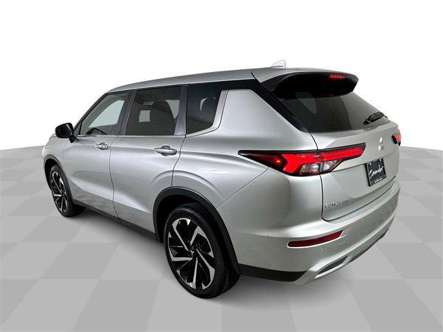 Photo of 2024 White Diamond Mitsubishi Outlander