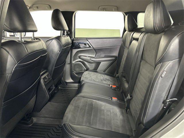 Photo of 2024 White Diamond Mitsubishi Outlander